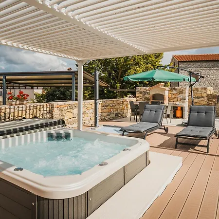 Hébergement de vacances Casa Iveta *